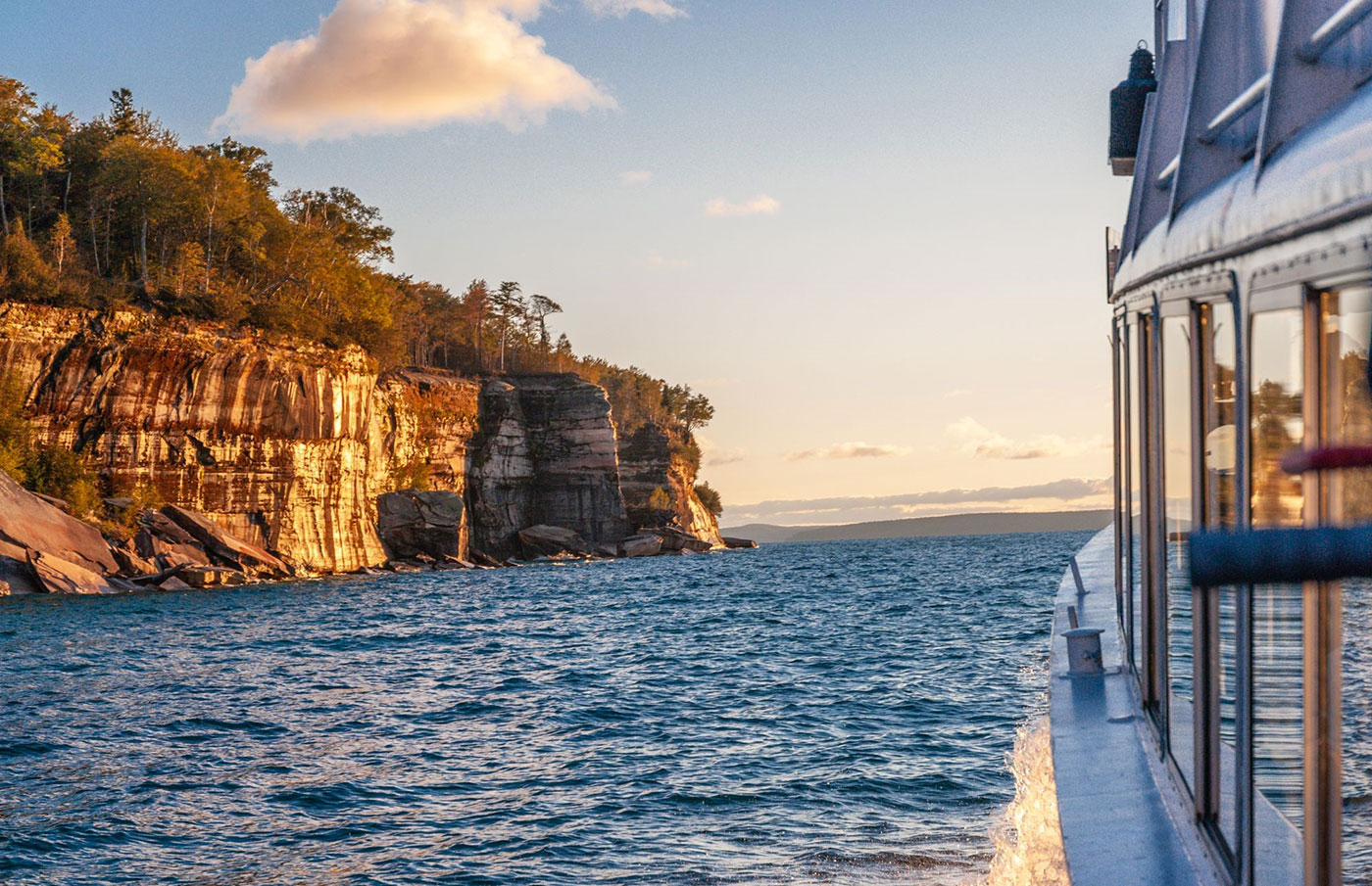 Cruising by the cliffs on a Pictured Rocks Cruises tour